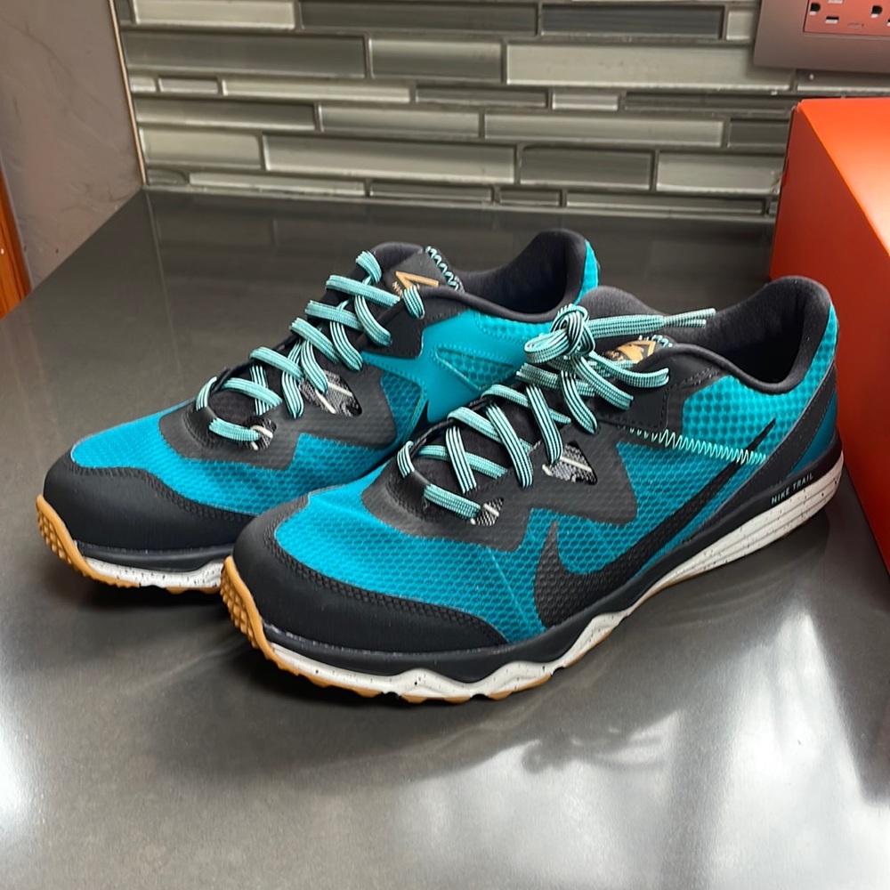 Nike Junioer Trail Mens size 11 trail running shoe.